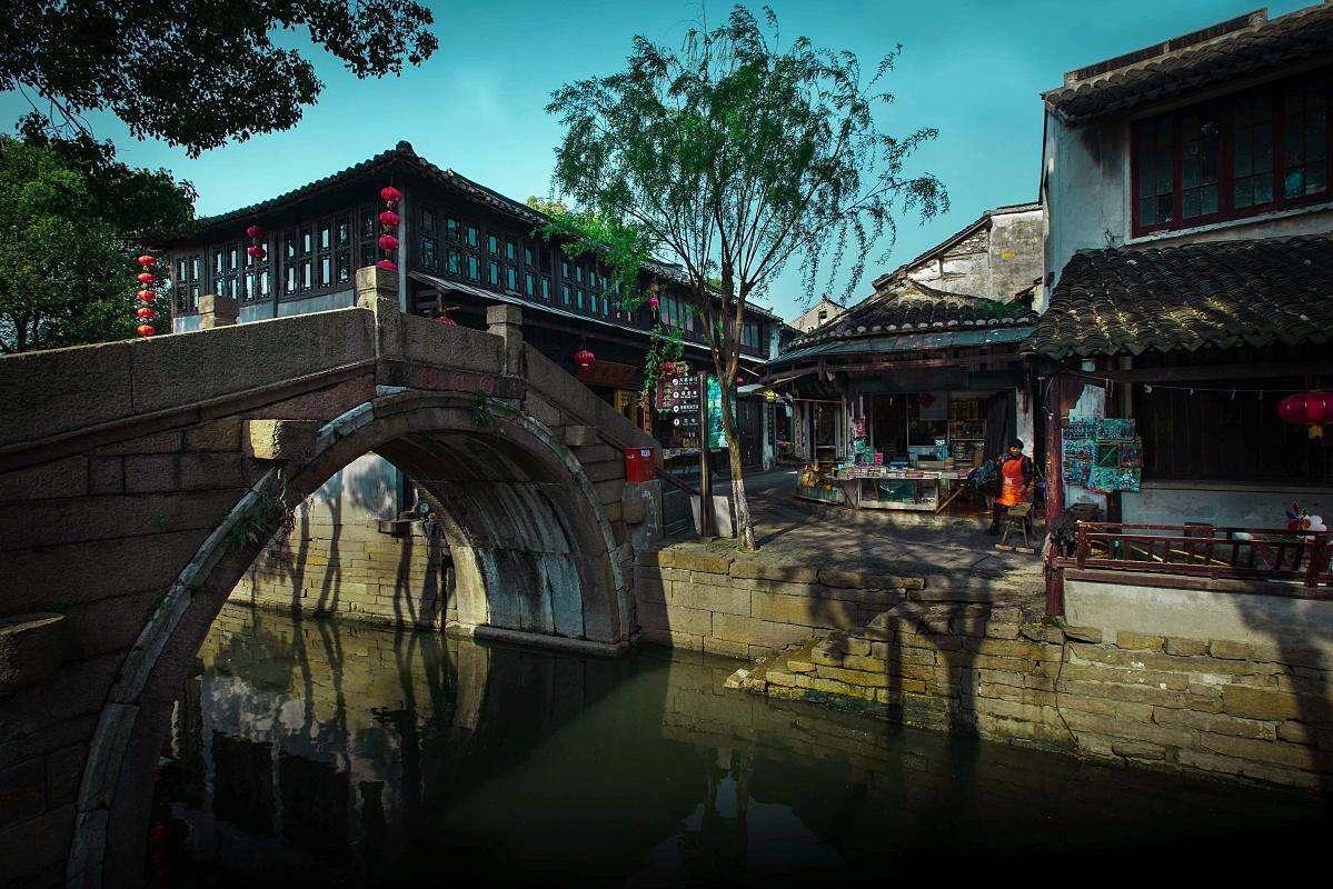 积极培育中国特色金融文化